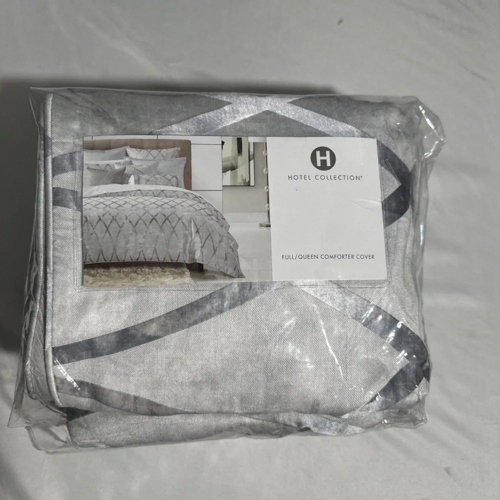 NIB $335 [ Full /‎ Queen ] Duvet Cover for Hotel Collection Dimensional